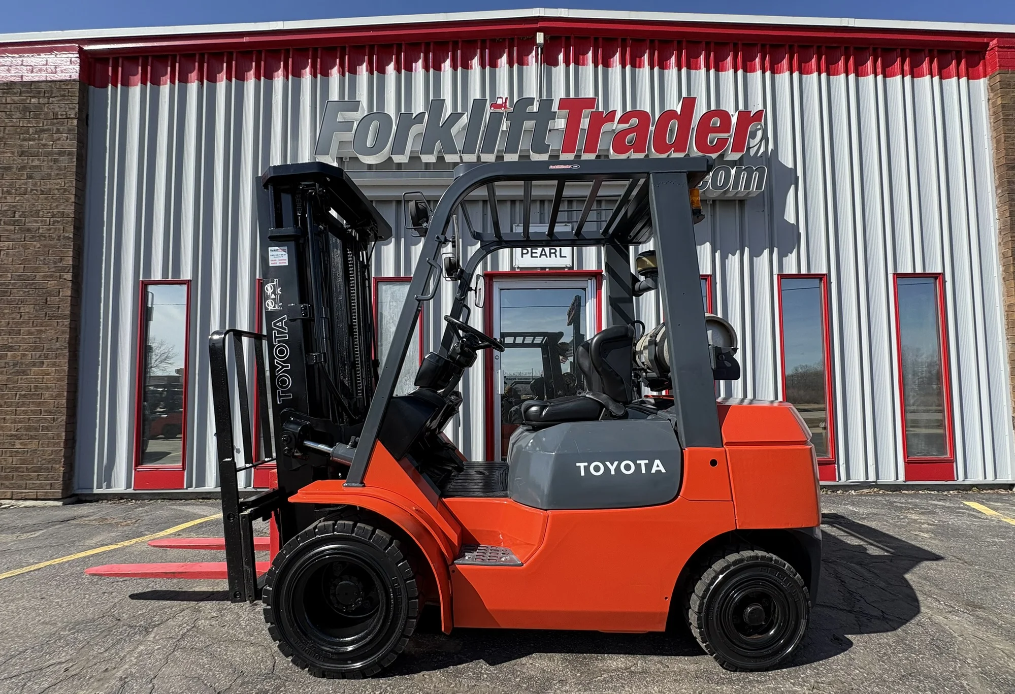 Whynda - Toyota 7FGU25 5,000 lbs LPG Forklift (189 in mast) - Image 1