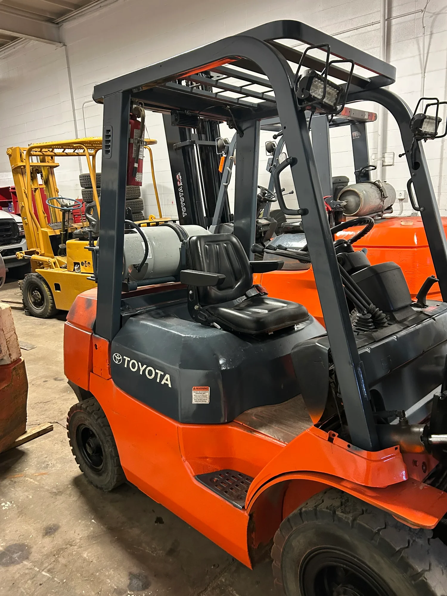 Whynda - Toyota 7FGU25 5,000 lbs LPG Forklift (189 in mast) - Image 3
