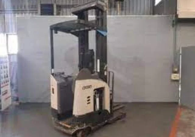 Crown RR 5725 Reach Truck 4,000 lbs - Heavy Equipment Rental